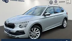 Brilliantsilber metallic Gebraucht 2024 Skoda Kamiq Selection SUV | 24.290 € (Fairer Preis)