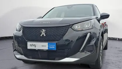 Gebraucht Peugeot e-2008 Active 100 kW (136 PS) 2022 Schwarz SUV