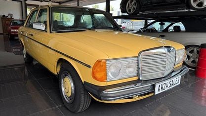 Gebraucht Mercedes 230 109 PS (80 kW) 1977 Gelb Limousine