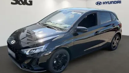Neu Hyundai i20 Blackline 90 PS (66 kW) 2026 Met (schwarz Kleinwagen