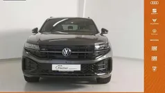 Grau Gebraucht 2024 VW Touareg Style SUV | 70.480 € (Guter Preis)