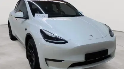 Gebraucht Tesla Model Y 378 kW (514 PS) 2023 Pearl white multicoat SUV