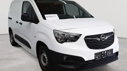 Gebraucht Opel Combo Selection 110 PS (80 kW) 2021 Jade weiß Van / Kleinbus