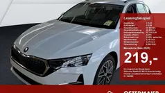 Weiß Gebraucht 2024 Skoda Octavia Selection Kombi | 27.170 € (Guter Preis)