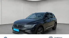 Schwarz Gebraucht 2022 VW Tiguan Life SUV | 33.450 € (Fairer Preis)