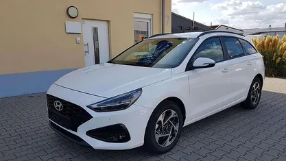 Cypress green (perleffekt) Neu 2025 Hyundai i30 Style Limousine | 27.570 € (Fairer Preis)