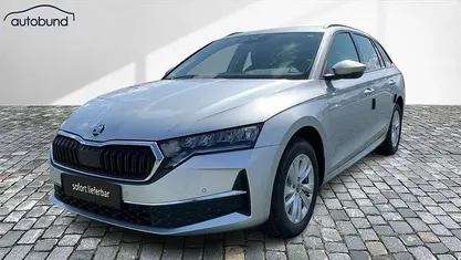 Silber / brillantsilber Gebraucht 2024 Skoda Octavia Selection Kombi | 31.470 € (Guter Preis)