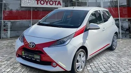 Gebraucht Toyota Aygo X-play 69 PS (50 kW) 2015 Weiss Kleinwagen