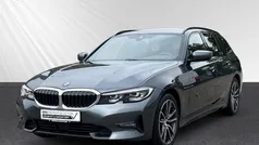 Grau Gebraucht 2022 BMW 320 Sport Line Kombi | 30.998 € (Fairer Preis)