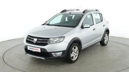 Grau Gebraucht 2016 Dacia Sandero Prestige Limousine | 8.070 € (Fairer Preis)