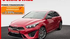 Rot ((aa9) infrarot met.) Gebraucht 2024 Kia Ceed GT Limousine | 29.879 € (Fairer Preis)