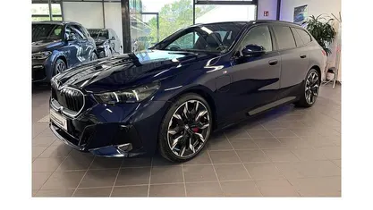 Begagnad BMW 550e M Sport 313 HK (230 kW) 2025 Blå Kombi