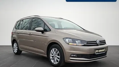 Titanium beige metallic Gebraucht 2018 VW Touran Comfortline Van / Kleinbus | 17.380 € (Fairer Preis)