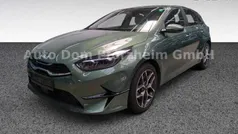 Grün Gebraucht 2024 Kia Ceed Spirit Limousine | 22.890 € (Guter Preis)