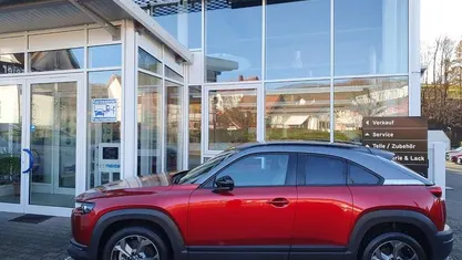 Rot Gebraucht 2021 Mazda MX30 Ad'Vantage SUV | 14.850 € (Fairer Preis)