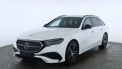 Polarweiß Gebraucht 2024 Mercedes E300 AMG Kombi | 53.450 € (Fairer Preis)