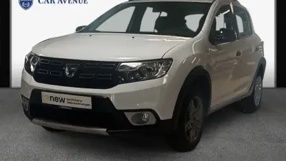 Używany Dacia Sandero Celebration 90 KM (66 kW) 2019 Biały Sedan/Limuzyna
