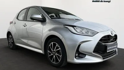 Gebraucht Toyota Yaris Hybrid Basis 116 PS (85 kW) 2023 Silber Kleinwagen