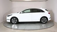 Carraraweiß Neu 2025 Kia Ceed Silver Limousine | 22.241 € (Fairer Preis)