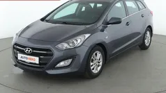Grau Gebraucht 2016 Hyundai i30 Passion Kombi | 10.860 € (Fairer Preis)