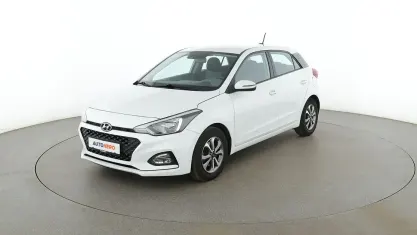Używany Hyundai i20 Trend 101 KM (74 kW) 2018 Biały Sedan/Limuzyna