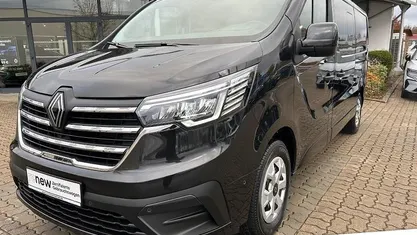 Gebraucht Renault Trafic Evolution 150 PS (110 kW) 2024 Midnightblackmetallic (schwarz) Van / Kleinbus