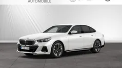 Mineralweiss metallic Gebraucht 2024 BMW 520 M Sport Limousine | 56.400 € (Guter Preis)