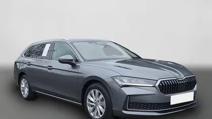 Graphitegrau Neu 2025 Skoda Superb Selection Kombi | 42.290 € (Guter Preis)