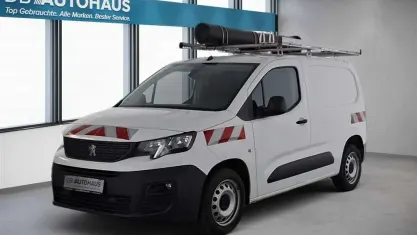Gebraucht Peugeot Partner Premium 102 PS (75 kW) 2022 Weiß Van / Kleinbus