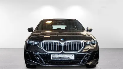 Gebraucht BMW 540 Comfort Edition 303 PS (222 kW) 2024 Black sapphire metallic (schwarz) Kombi