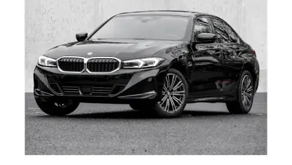 Begagnad BMW 330e Sport Line 292 HK (214 kW) 2024 Svart Sedan