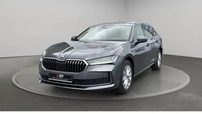 Neu Skoda Superb Selection 150 PS (110 kW) 2026 Graphitegrau metallic Kombi