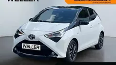 Weiß Gebraucht 2021 Toyota Aygo Kleinwagen | 12.480 € (Fairer Preis)