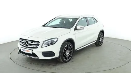Weiß Gebraucht 2018 Mercedes GLA180 AMG line SUV | 19.980 € (Fairer Preis)
