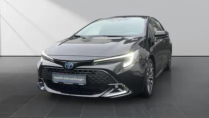 Night time black Gebraucht 2024 Toyota Corolla Hybrid Team Limousine | 27.490 € (Fairer Preis)