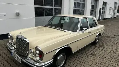 Używany Mercedes 280 140 KM (102 kW) 1972 Beżowy Sedan/Limuzyna