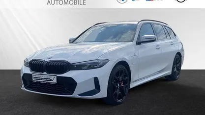 Alpinweiss Gebraucht 2025 BMW 330e M Sport Kombi | 47.700 € (Superpreis)