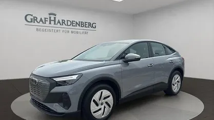 Grau Gebraucht 2022 Audi Q4 Sportback e-tron Comfort SUV | 28.900 € (Etwas zu teuer)