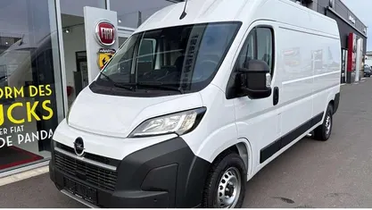 Weiß Gebraucht 2024 Opel Movano Van | 34.391 € (Guter Preis)