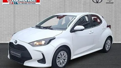 Gebraucht Toyota Yaris Hybrid Comfort 116 PS (85 kW) 2021 Weiß Kleinwagen