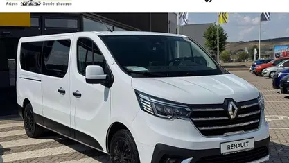 Weiß (arktisweiß (weiß)) Gebraucht 2022 Renault Trafic Life Van / Kleinbus | 29.990 €