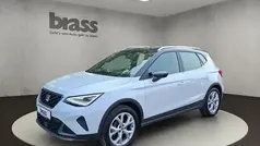 Nevada weiß metallic/magnetic grau metallic Gebraucht 2023 Seat Arona FR SUV | 20.480 € (Fairer Preis)