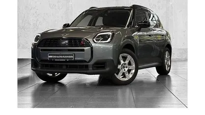 Grün Gebraucht 2024 Mini Countryman Classic SUV | 33.250 € (Fairer Preis)