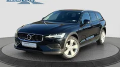 Onyx black (schwarz) Gebraucht 2022 Volvo V60 Kombi | 33.860 € (Fairer Preis)