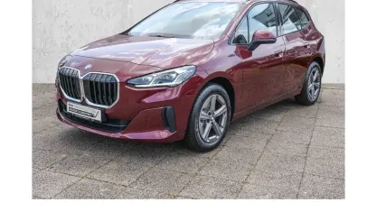 Gebraucht BMW 220 Active Tourer Luxury Line 156 PS (114 kW) 2025 Rot Van / Kleinbus