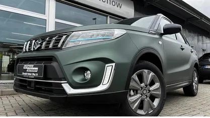 Grün Gebraucht 2024 Suzuki Vitara Comfort SUV | 30.885 € (Teuer)