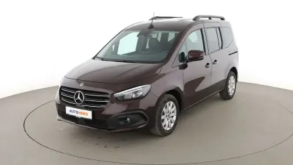 Gebraucht Mercedes T180 Progressive 131 PS (96 kW) 2024 Rot Van / Kleinbus