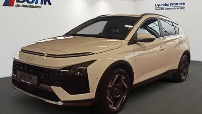 Atlas white / sol Gebraucht 2024 Hyundai Bayon Prime SUV | 22.980 € (Fairer Preis)
