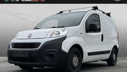 Gebraucht Fiat Fiorino 95 PS (69 kW) 2020 Weiß Van / Kleinbus