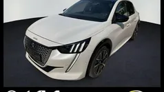 Lack weiss perlglänzend/typ aussenverkle (metallic) Gebraucht 2021 Peugeot e-208 GT Kleinwagen | 16.990 € (Fairer Preis)